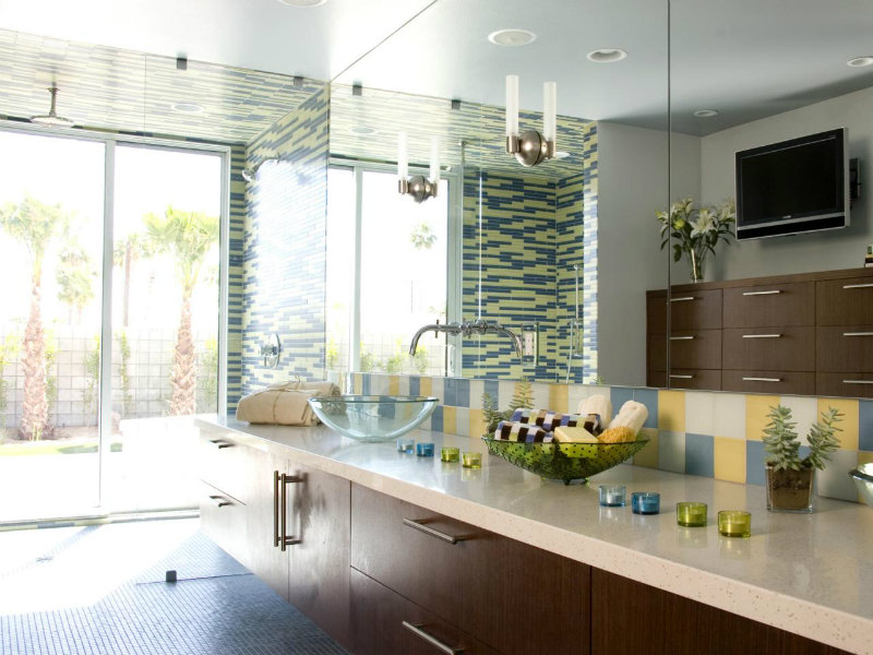 California Bathroom | Sunfilled Bathroom with Colorful Tile - Spring Cleaning Guide