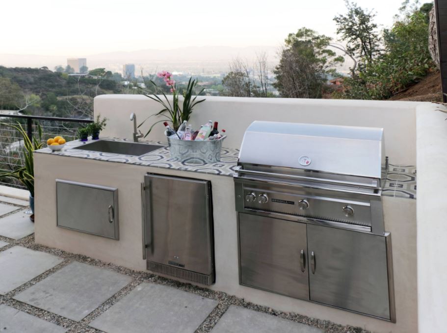 Best Finishes for an Outdoor Kitchen