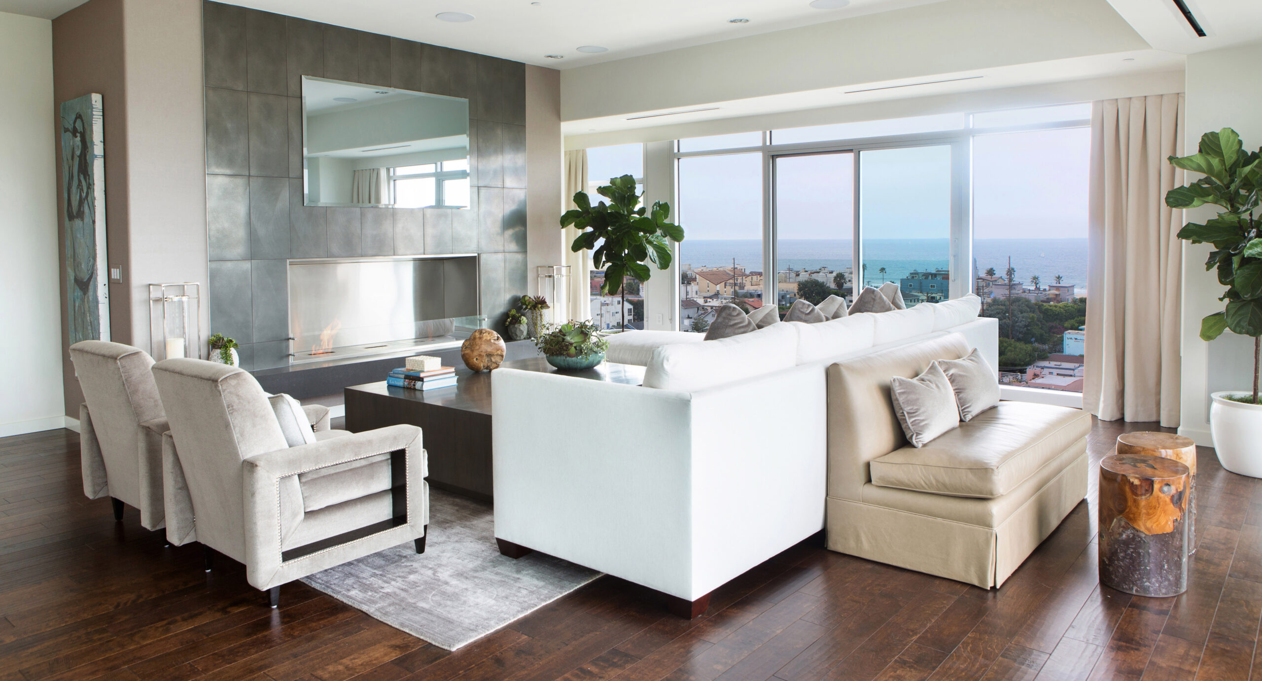 Luxury ocean-view living room by Lori Dennis